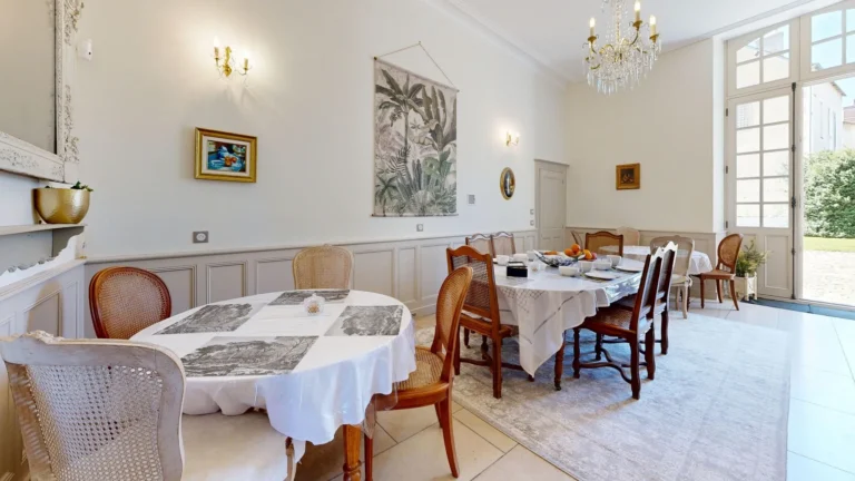 01-la-templerie-la-fleche-salle-manger-petit-dejeuner.webp