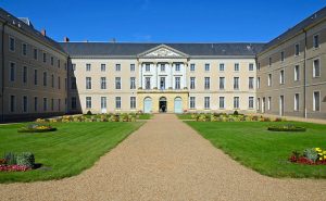 Façade principale du Prytanée National Militaire de La Flèche, ancien Collège Royal fondé par Henri IV