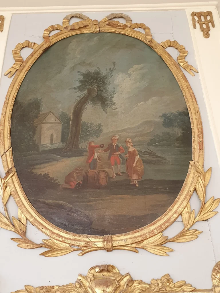 Trumeau Louis XV à La Templerie - peinture encadrée de moulures sculptées et dorées, avant restauration